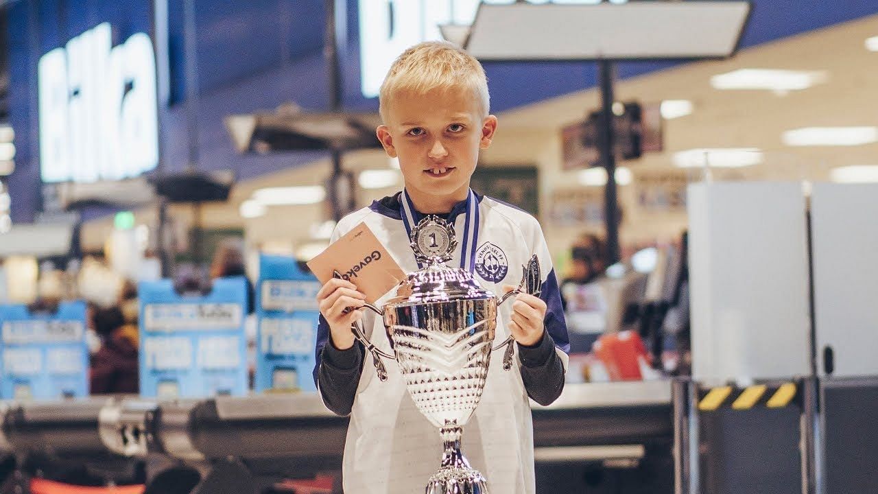 Fifa 21 14 Year Old Gamer Creates Insane Record On Fut Champions