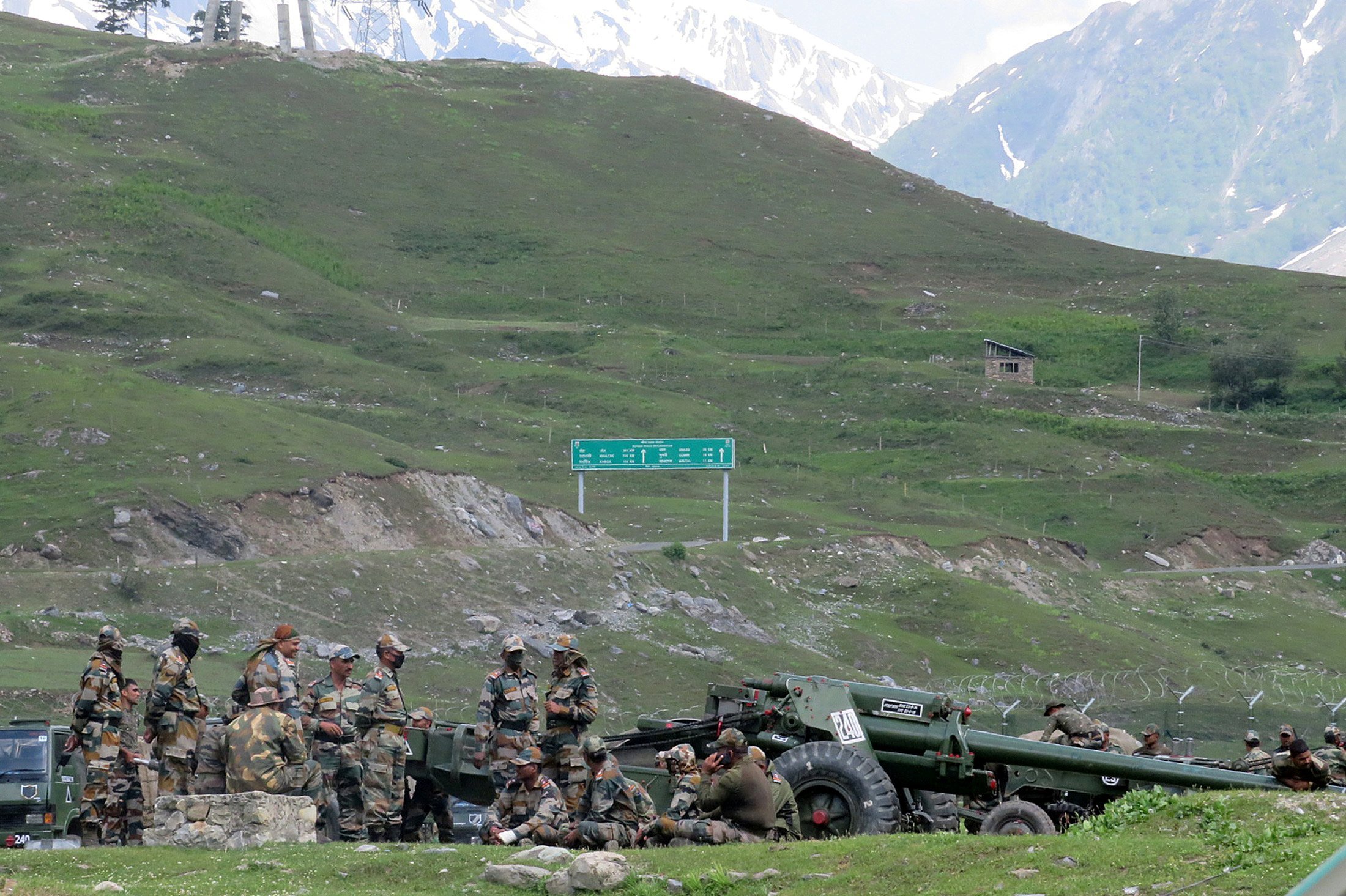 कश्मीर: भूमि अधिग्रहण के लिए आर्मी, सीआरपीएफ, बीएसएफ को अब एनओसी की ज़रूरत नहीं