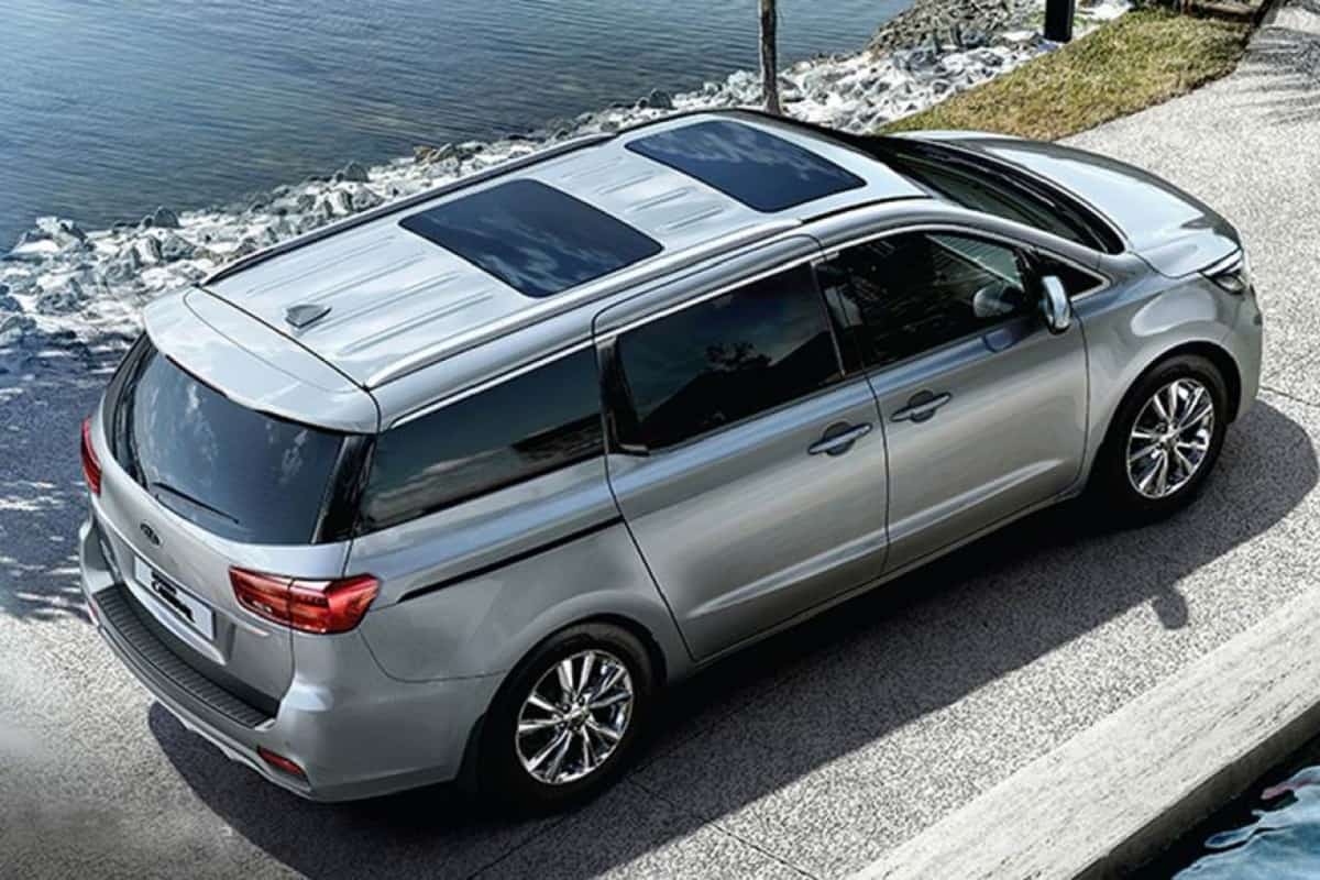 Kia Carnival With Sunroof Spotted Launch Next Month