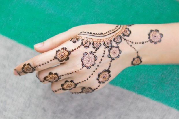 12 Henna Designs To Etch Your Exhilarating Love Story On Your Hands