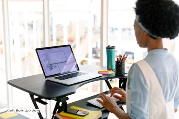 is-standing-at-your-desk-actually-better-than-sitting-here-s-what-the