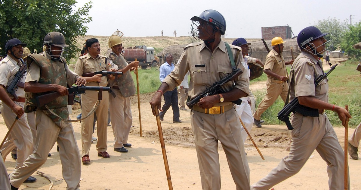 Why do the British police wear white shirts as uniform Dont they get  dirty easily  Quora