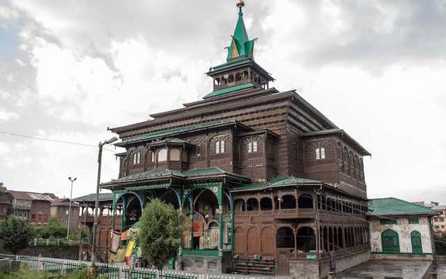 An Illustrated Record of Kashmir's Revered Mosques and Shrines