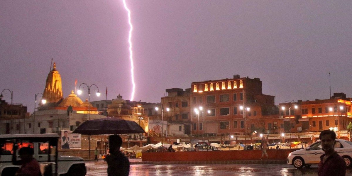 Explainer: The Increasing Lightning Strikes, Deaths and the Role of Climate  Change