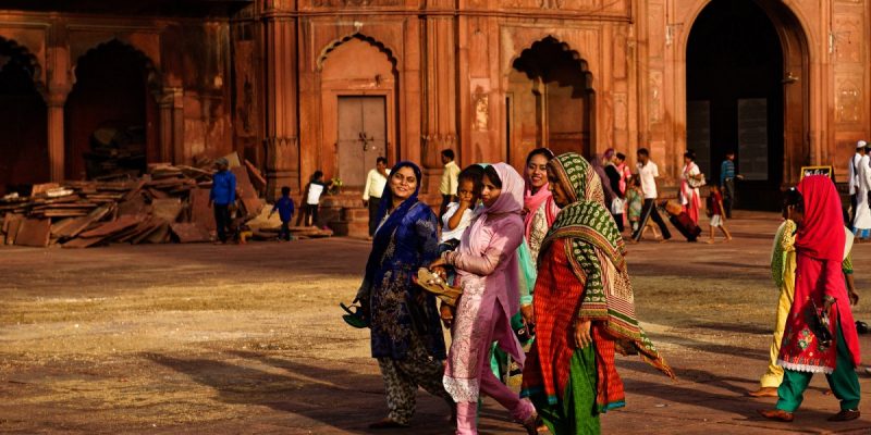 800px x 400px - Shahi Imam Agrees to Withdraw Order Restricting Women's Entry in Jama Masjid
