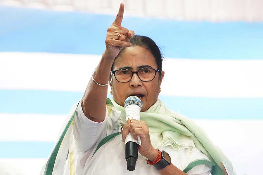 Mamata Banerjee calls for virtual meeting with TMC MPs on August 4