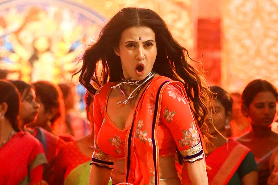 Ogizdan oqayotgan sperma fotosurati Qiz 30 yoshdan oshgan va u shahvoniy