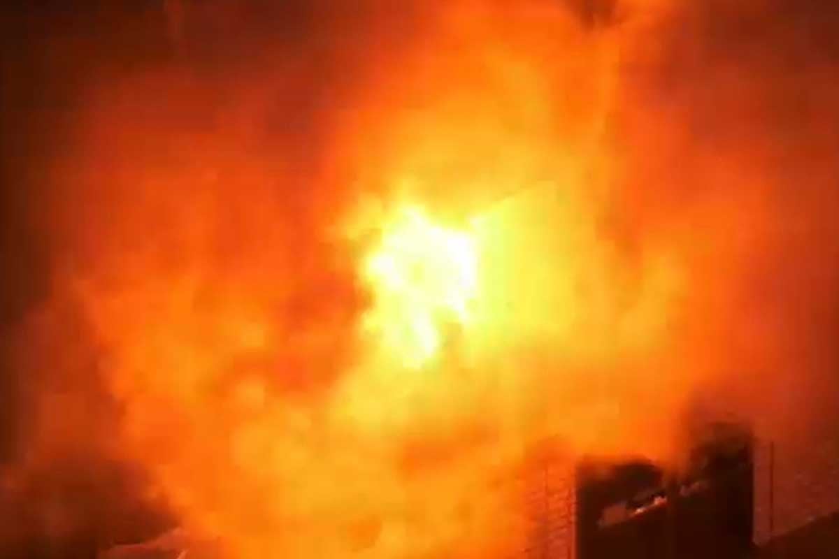 fire at kolkata topsia road, two death