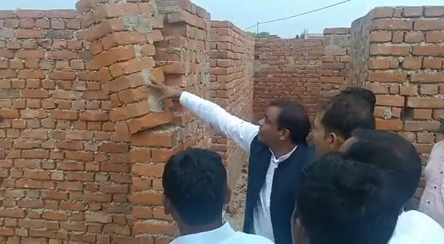 प्रतापगढ़: सपा MLA के हाथ लगाते ही भरभराकर गिरी इंजीनियरिंग कॉलेज की दीवार,  वीडियो वायरल